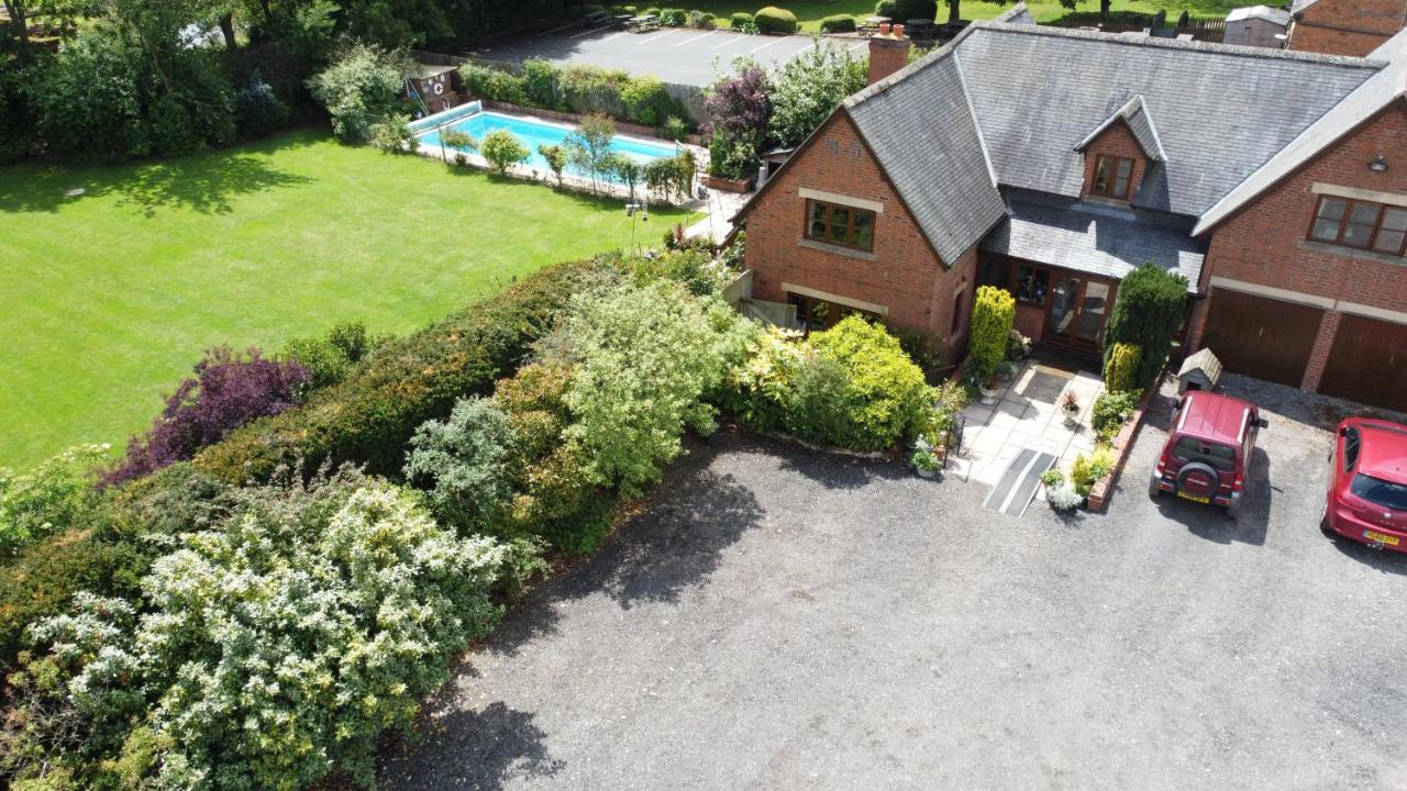Castle Farmhouse Bed And Breakfast Glenfield Exterior photo