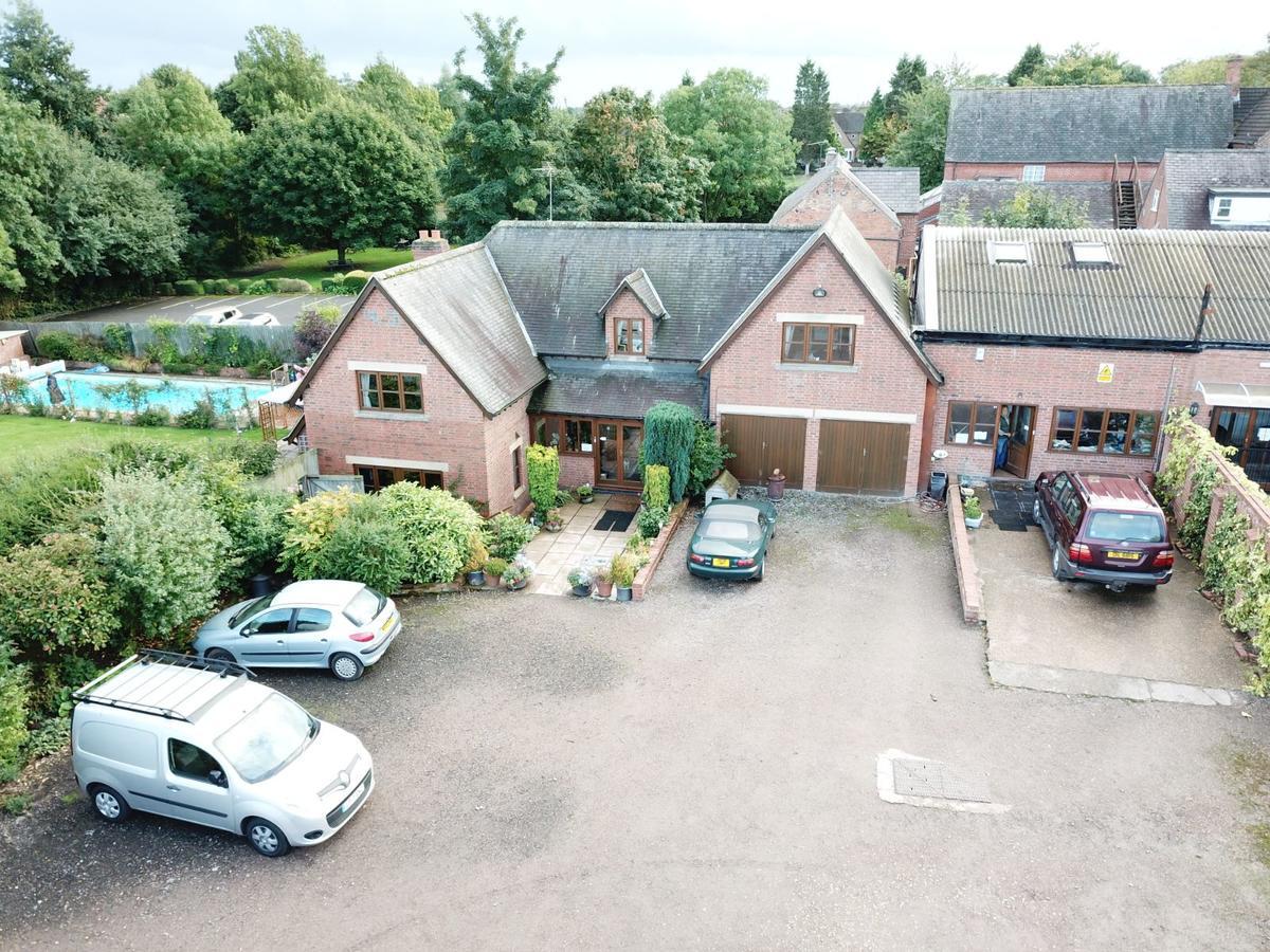 Castle Farmhouse Bed And Breakfast Glenfield Exterior photo